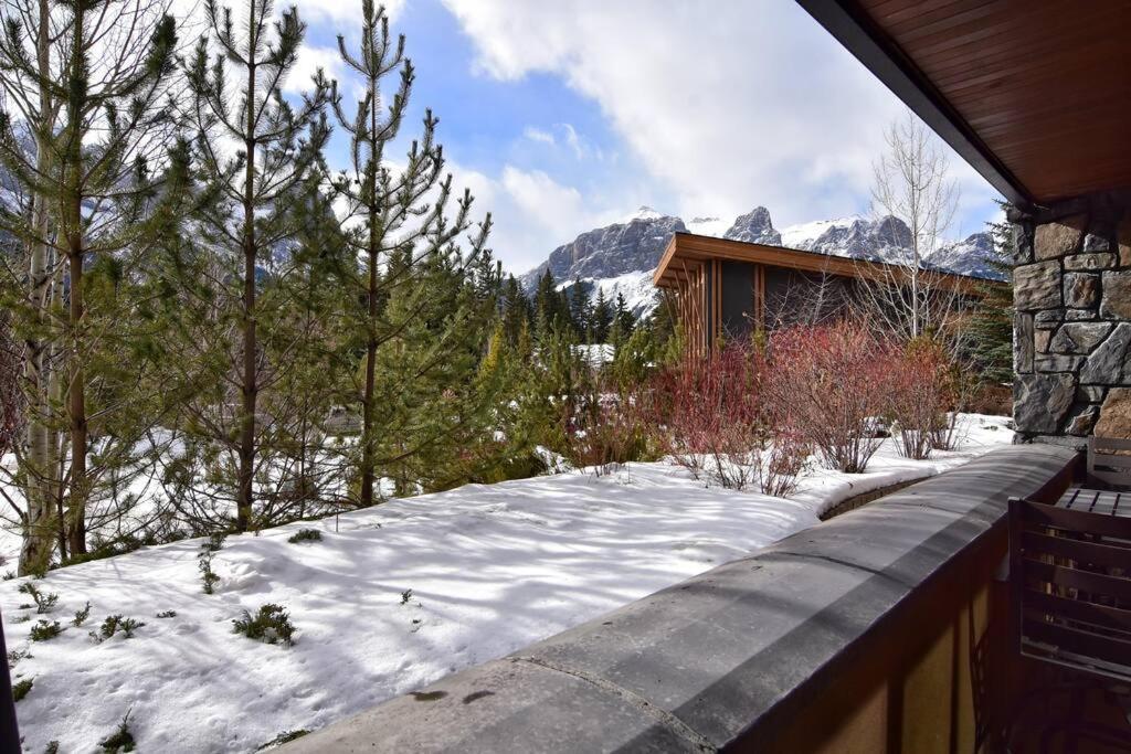 Luxurious Rundle Cliffs Lodge In Spring Creek Canmore Exterior foto